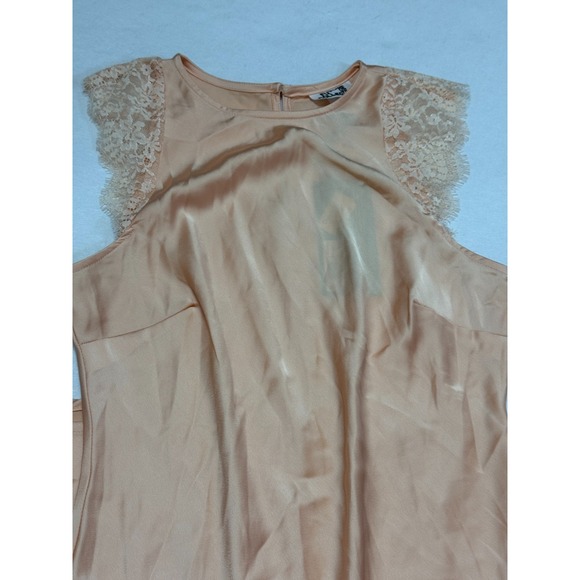 Future Collective Woman's Size XS romantic feminine Lace Dress NWT - Picture 6 of 9